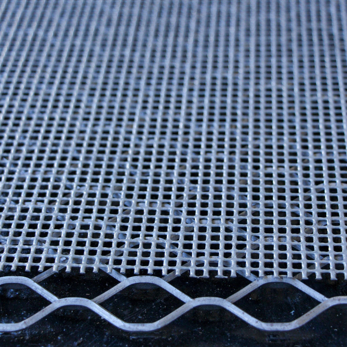 GRIPPS® GrippGrid 530gsm FR Grid Mesh Matting