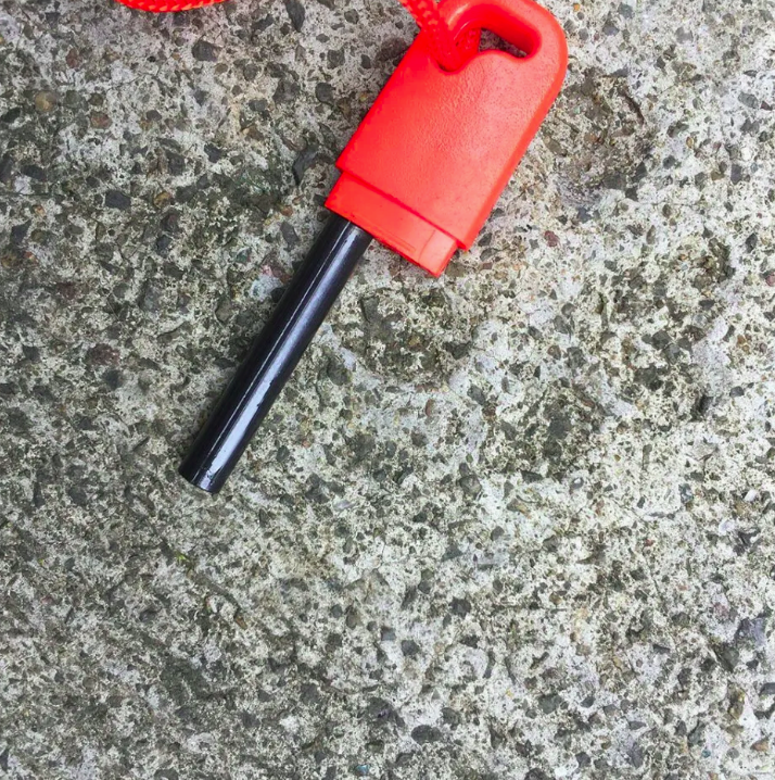 Fire Starter Survival Tool – Emergency Firesteel & Flint Striker